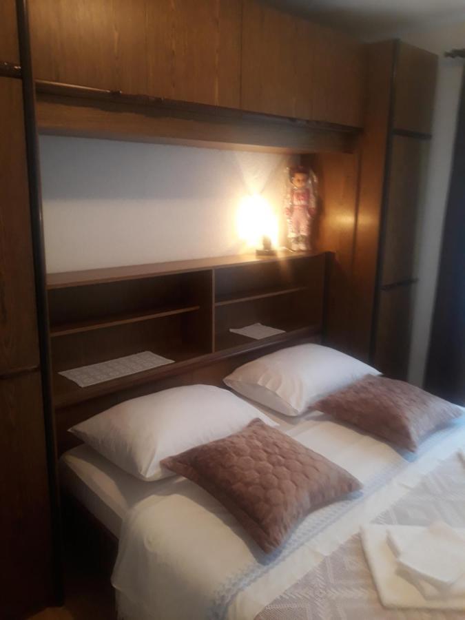 Apartman Lana Kijevo Kültér fotó