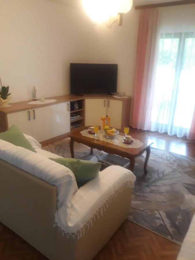 Apartman Lana Kijevo Kültér fotó